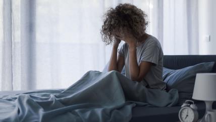 Umorna žena posle buđenja