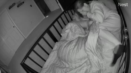 Mama se drži za nos