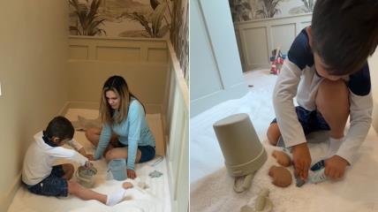 Mama se igra sa detetom u soli posutoj po podu