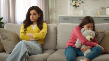 Mama i dete u raspravi