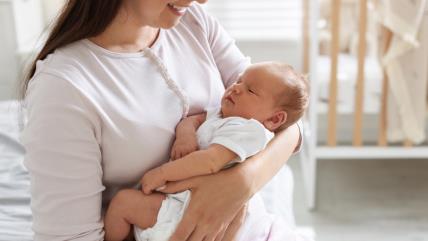 Mama sa novorođenčetom