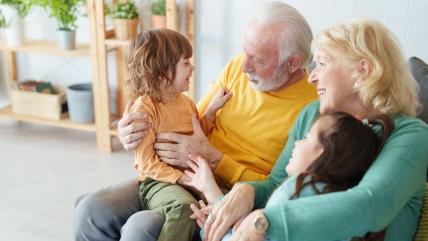 Baka i deka sa unucima