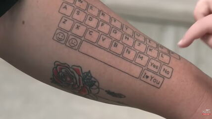Mama istetovirala tastaturu za sina