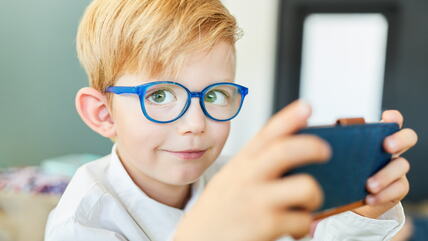 Da li deca koja gledaju ekran imaju veći rizik od ADHD