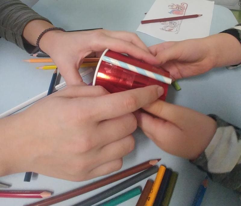 Otac preti dečaku batinama ako plače