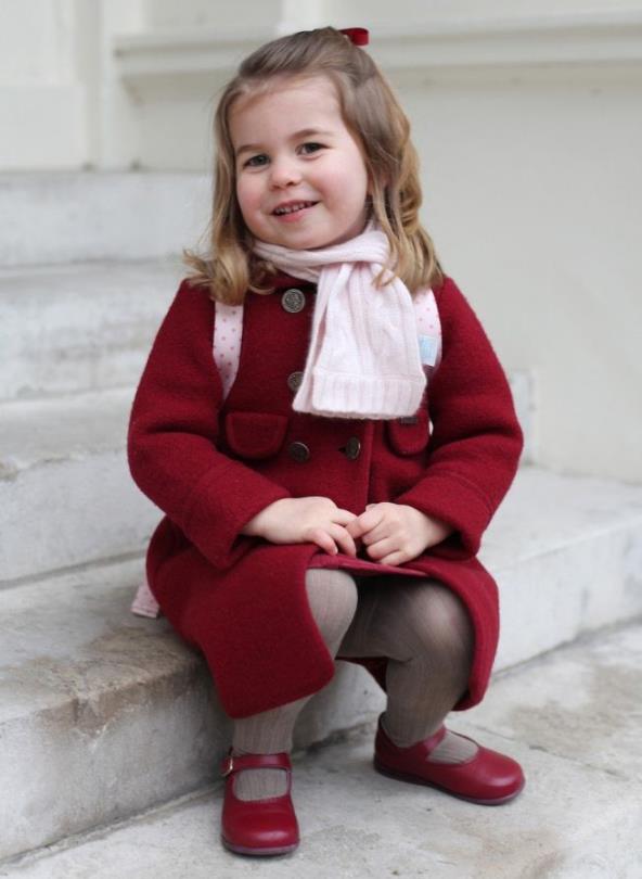 princeza-sarlot-je-krenula-u-vrti-a-zbog-njenih-fotografija-u