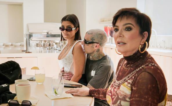 Kortni Kardašijan, Kris Džener i Travis Barker