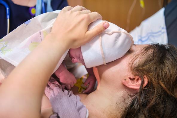 Majci u Danskoj oduzeta beba sat vremena nakon rođenja