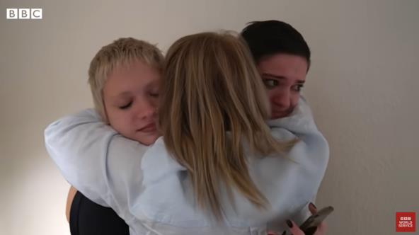 Bliznakinje ukradene po rođenju se slučajno pronašle