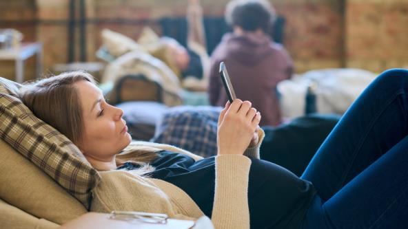 Trudna surogat majka leži u prihvatilištu