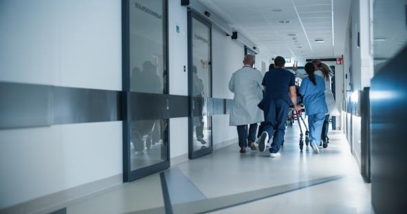 Žena preminula posle porođaja zbog atonije materice