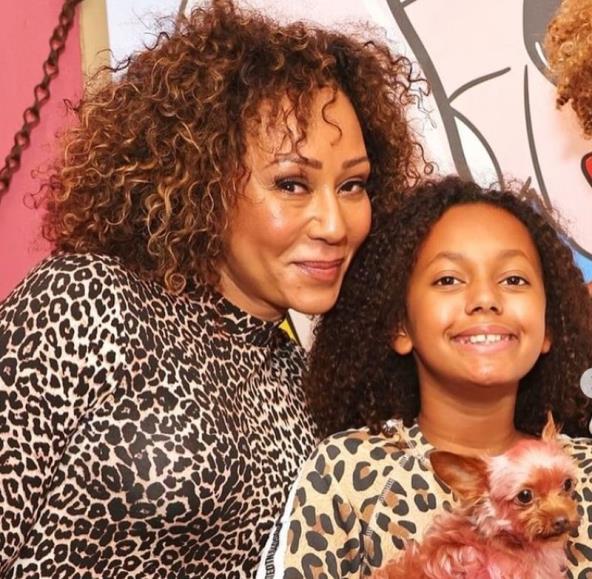 Portret Mel B sa ćerkom