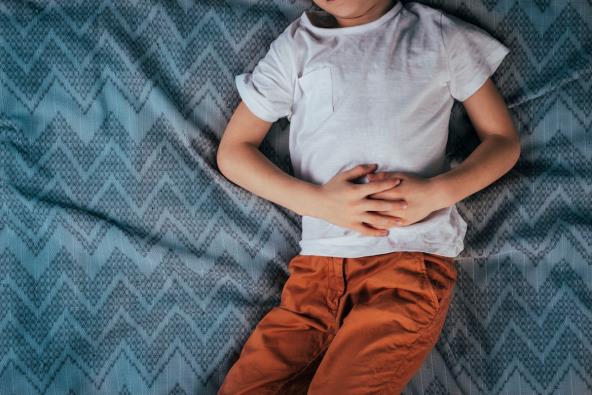 Dete sa bolom u stomaku