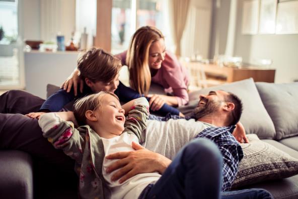 Roditelji sa decom kod kuće