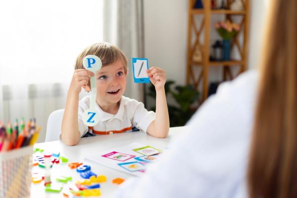 Dete uči slova