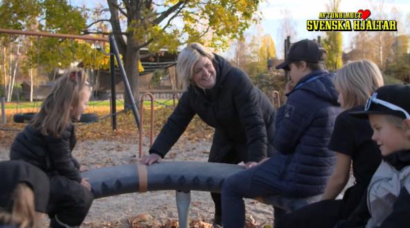 Ema sa decom u parku