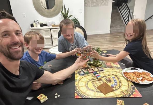 Otac sa decom koju je otela majka