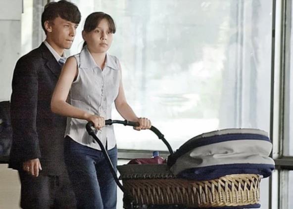 Valentina Isajeva sa mužem i bebom