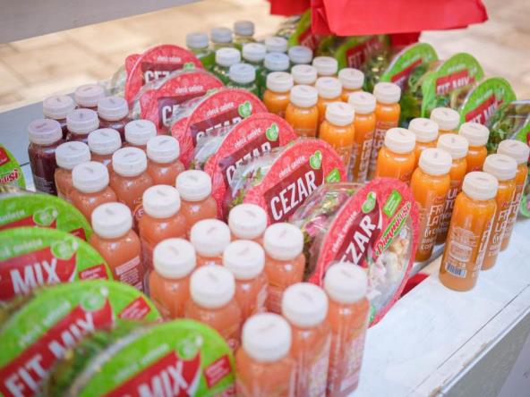 Sokovi i obrok salate