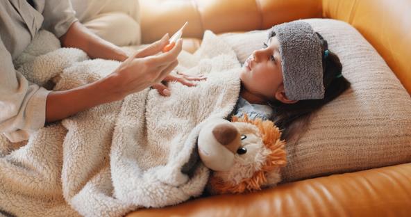 Bolesna devojčica kod kuće