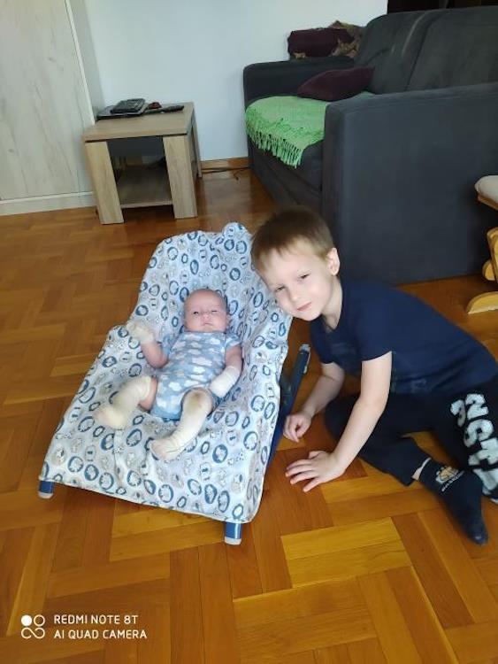 Marko kad je bio beba sa bratom