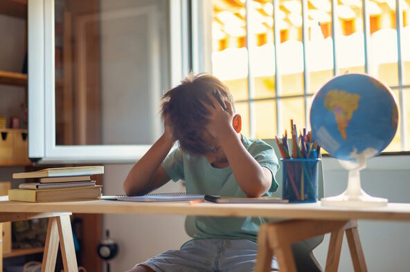 6 navika dece čiji roditelji stalno gledaju u telefon
