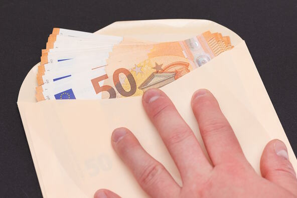 Svekrva traži sinu i snaji da vrate svadbeni poklon