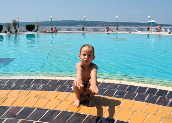 Beba se razbolela zbog kupanja u bejbi bazenu