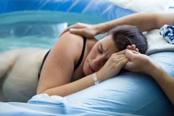 dzejn-mekre-emocija-porodjaja-zabelezena-fotoaparatom