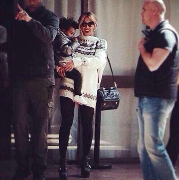 bijonse-i-dzej-zi-u-turistickom-obilasku-barselone-foto