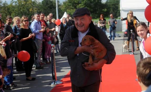 beograd-poznata-tv-lica-prosetala-pse-iz-azila