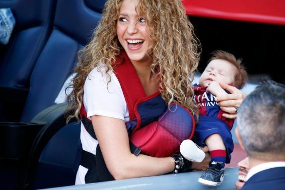 najsladja-podrska-sa-tribina-sakira-navijala-sa-sinovima-foto