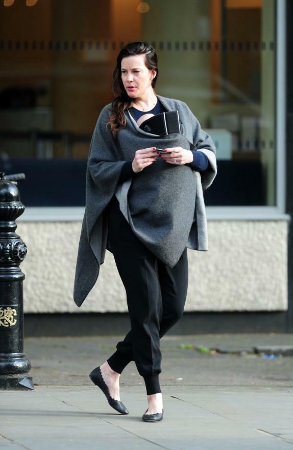 liv-tajler-u-setnji-sa-sinom-foto