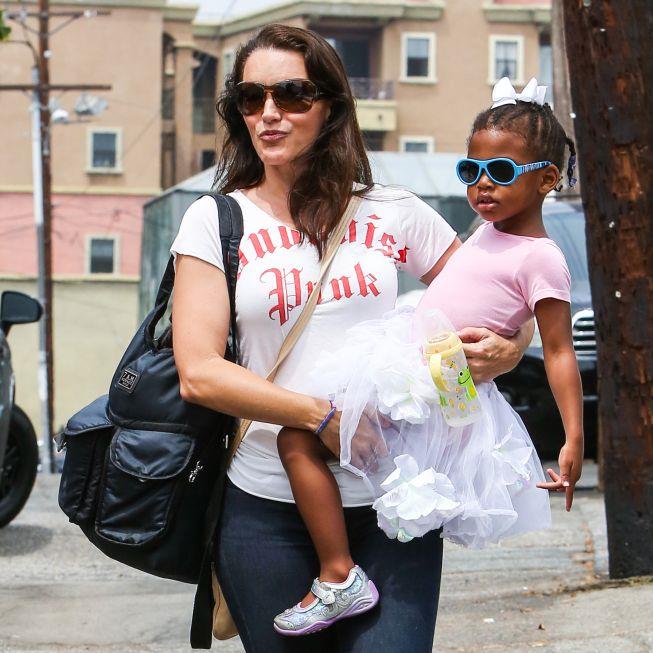 hrabra-i-plemenita-samohrana-majka-poznata-glumica-u-sestoj-dece